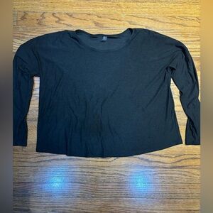 Beyond Yoga Women’s cropped black dri fit long sleeve top size Medium